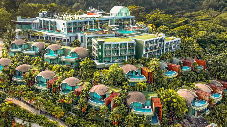 Crest Resort & Pool Villas